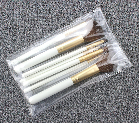 7 makeup brushes